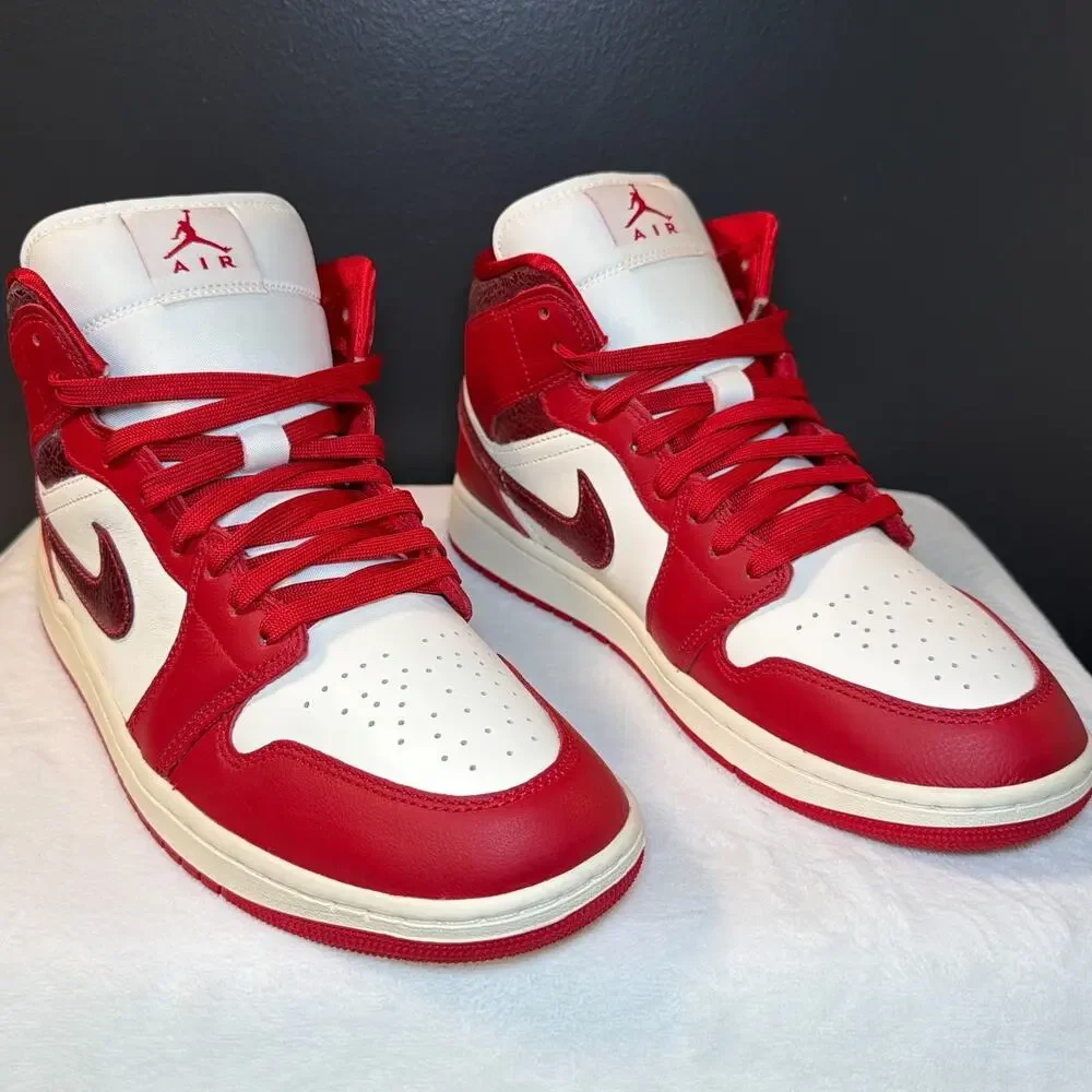 Air Jordan 1 Mid “Valentine’s Day 2025” – HJ9337-106 | 10M/11.5W